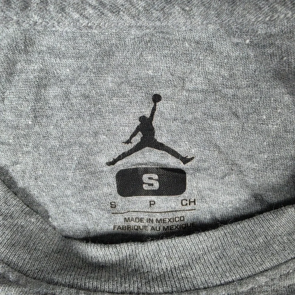 Jordan Long Sleeve Shirt Mens‎ Small Gray Jumpman Graphic Basketball Sportswear